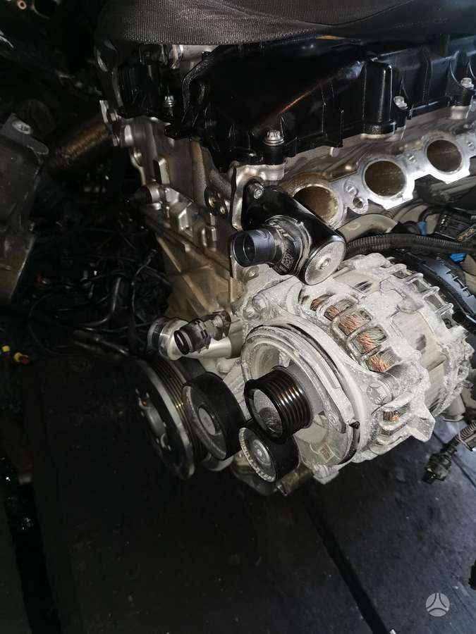 BMW 3 serija variklio detalės