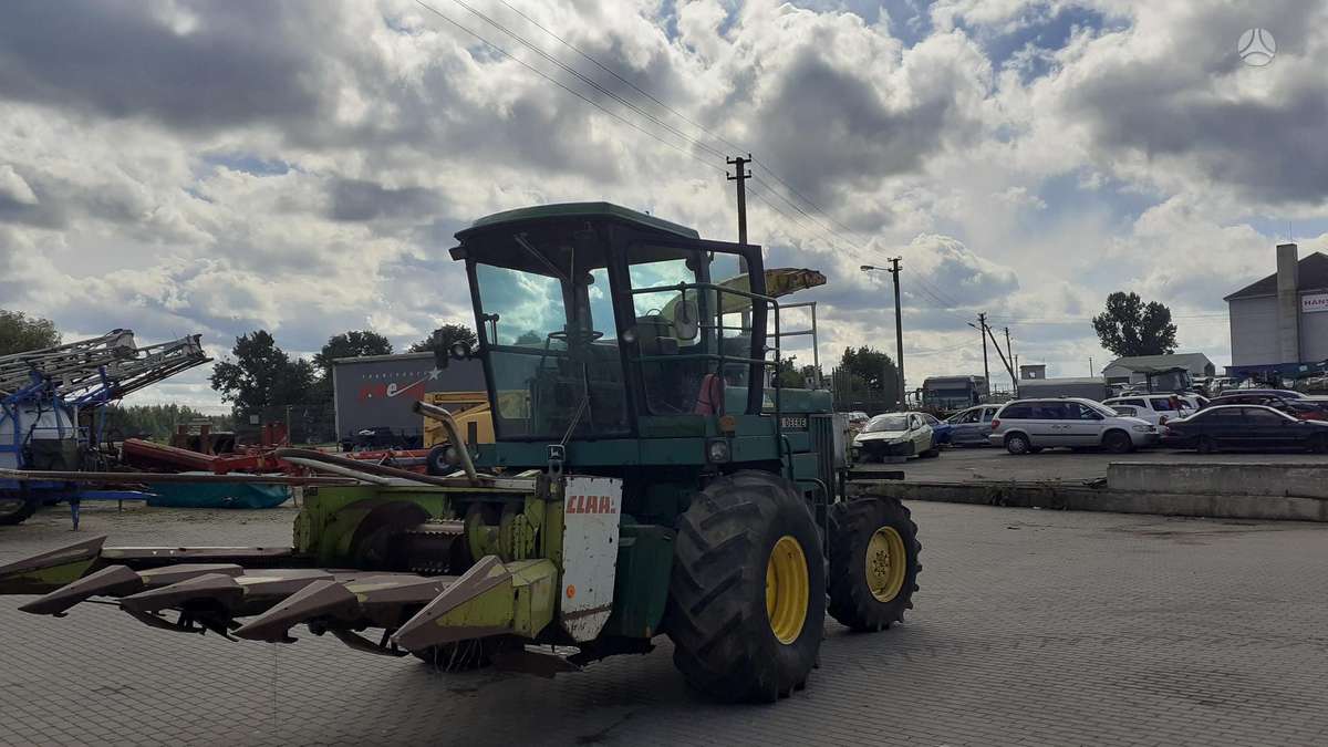 John Deere 5730, self-propelled mower conditioners