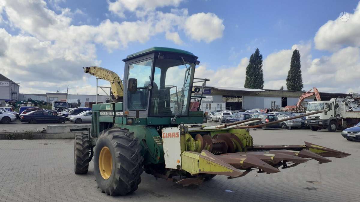John Deere 5730, savaeigiai smulkintuvai
