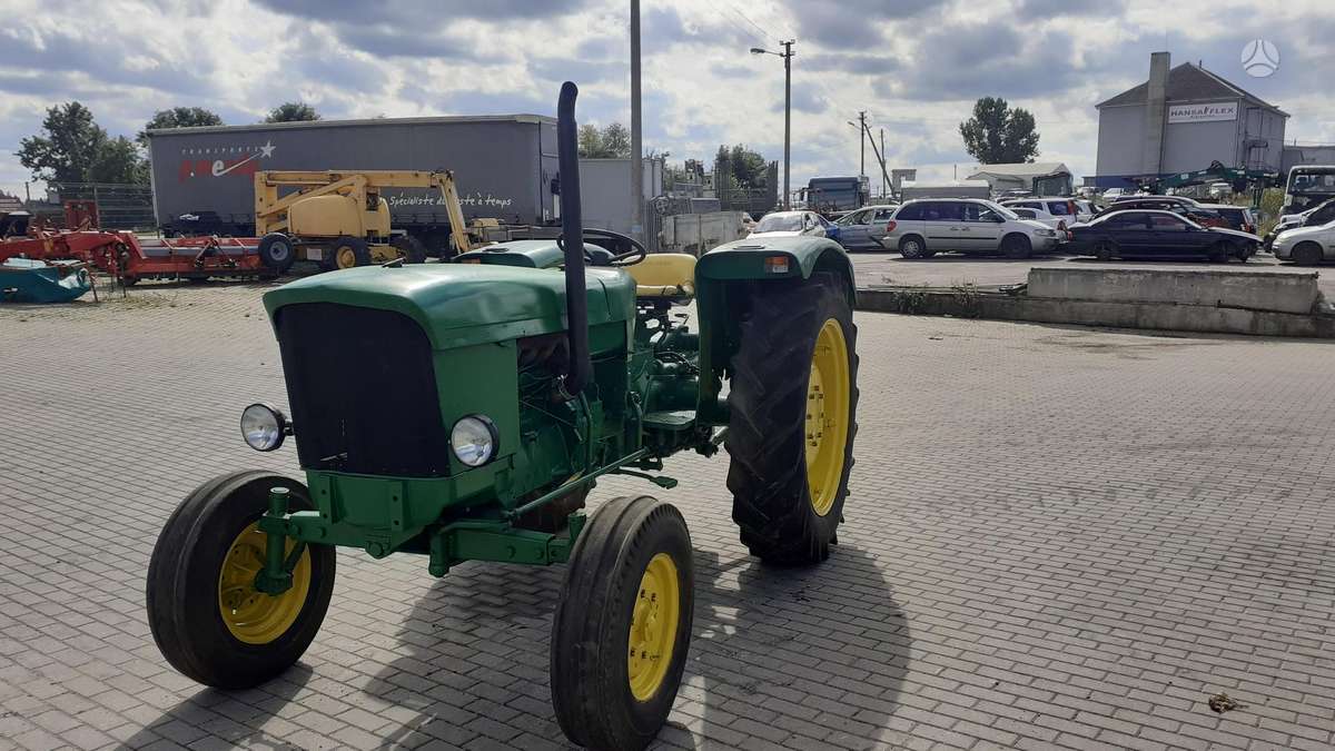John Deere 710, traktoriai