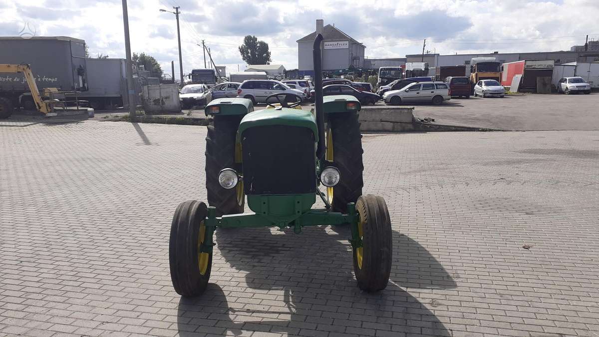 John Deere 710, traktoriai