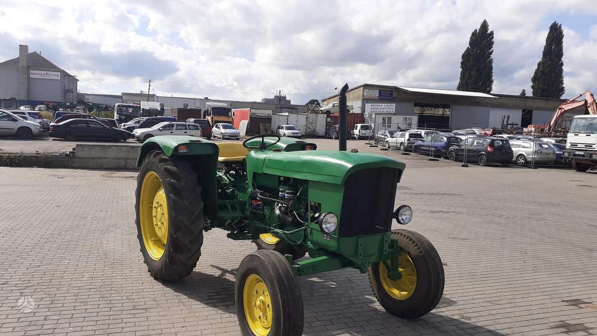 John Deere 710, tractors