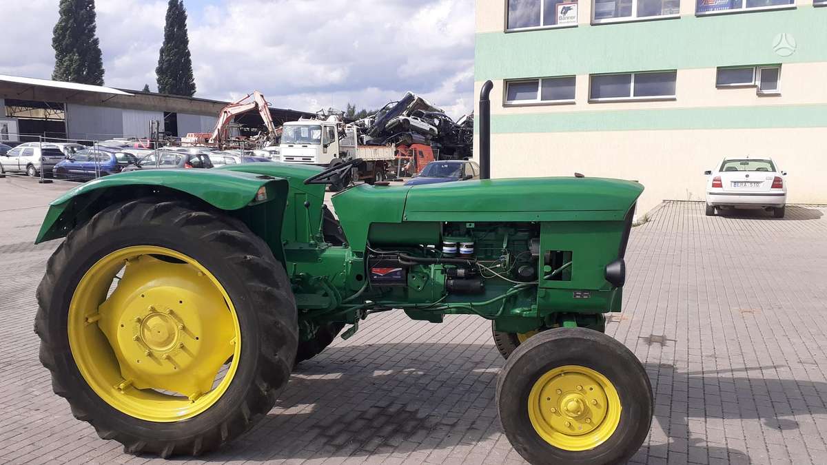 John Deere 710, tractors