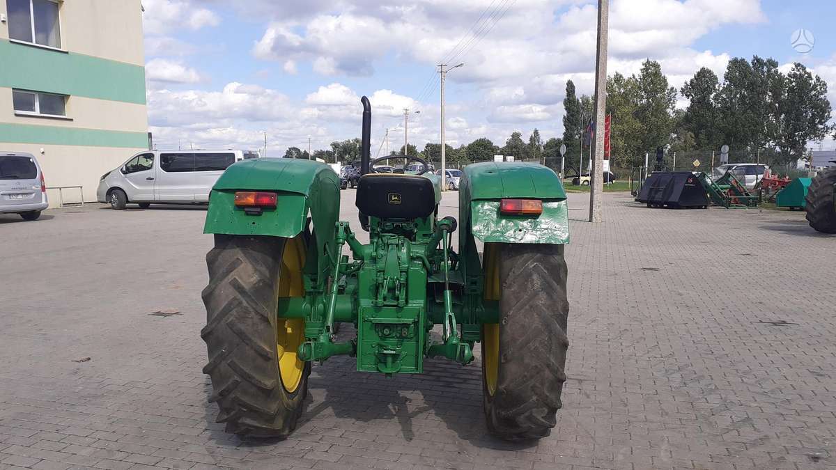 John Deere 710, traktori