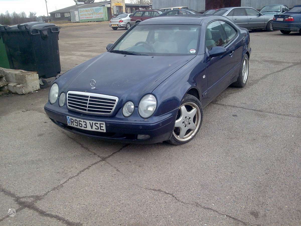 Mercedes-Benz CLK320 dalimis