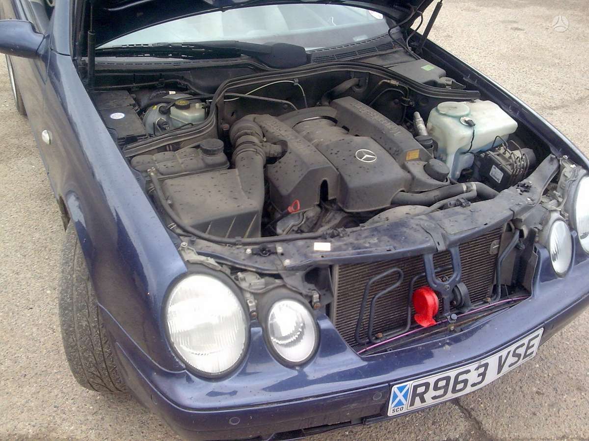Mercedes-Benz CLK320 dalimis