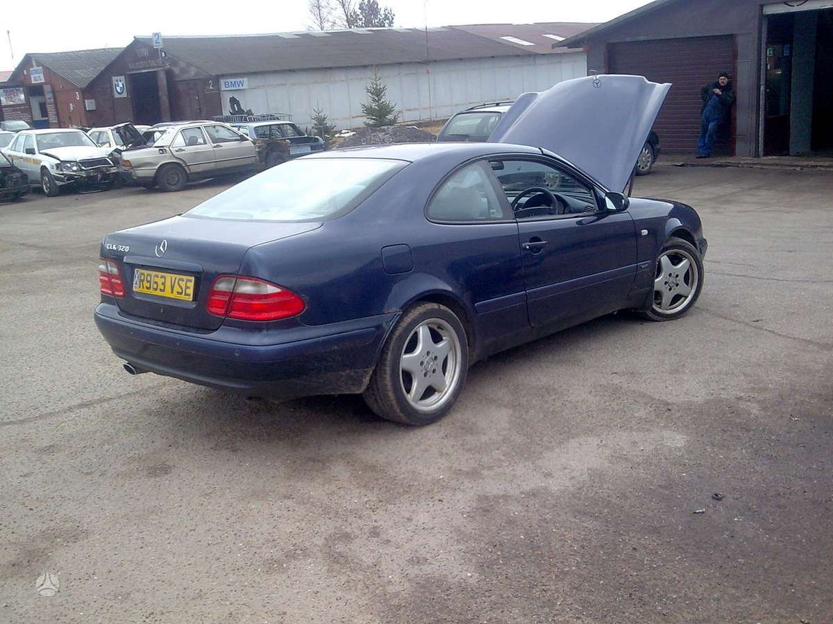 Mercedes-Benz CLK320 dalimis