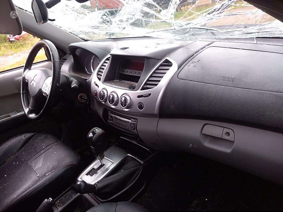Mitsubishi L200, 4D56, kėbulo dalys