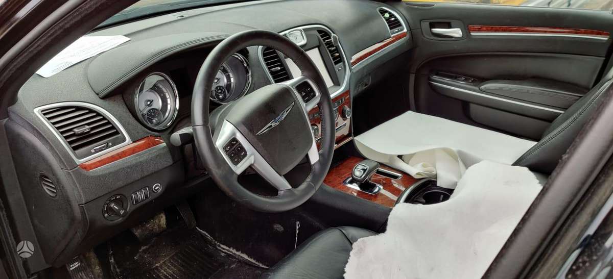 Chrysler 300C for parts. 4x4 awd