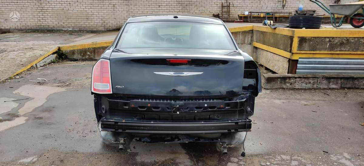 Chrysler 300C for parts. 4x4 awd