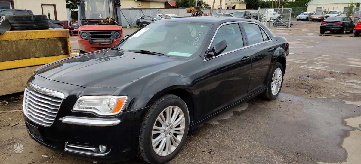 Chrysler 300C for parts. 4x4 awd