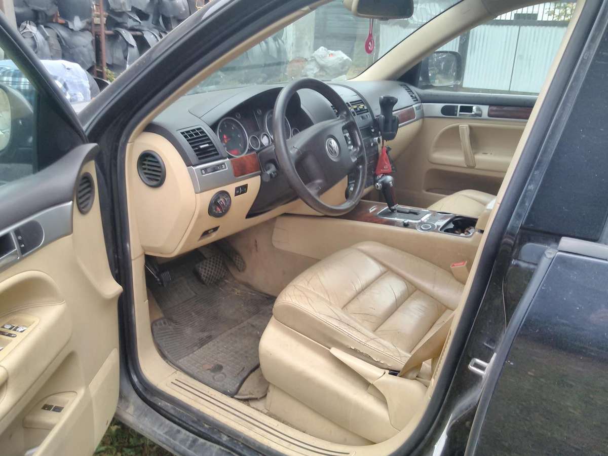 Volkswagen Touareg shock absorber