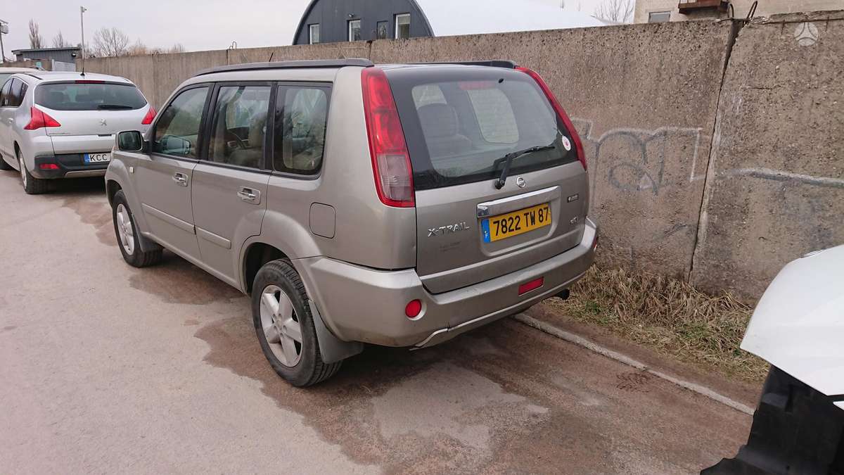 Nissan X-Trail for parts