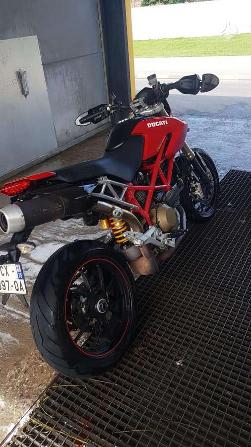 Ducati Hypermotard, supermoto