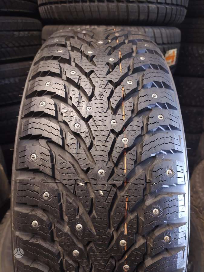 Nokian Hakapeliitta 9, winter 215/55 R18