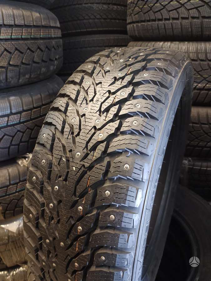 Nokian Hakapeliitta 9, winter 215/55 R18