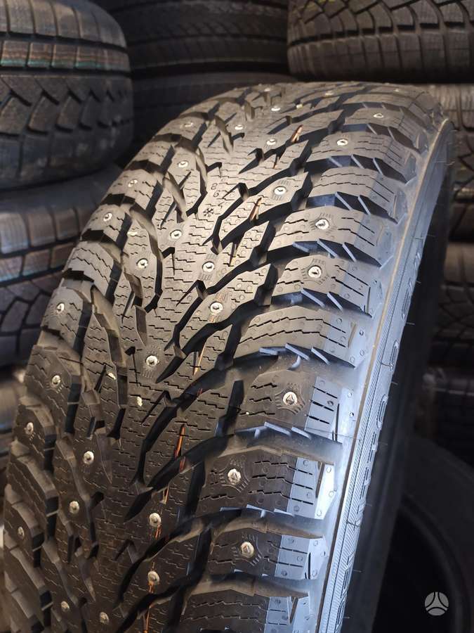 Nokian Hakapeliitta 9, winter 215/55 R18