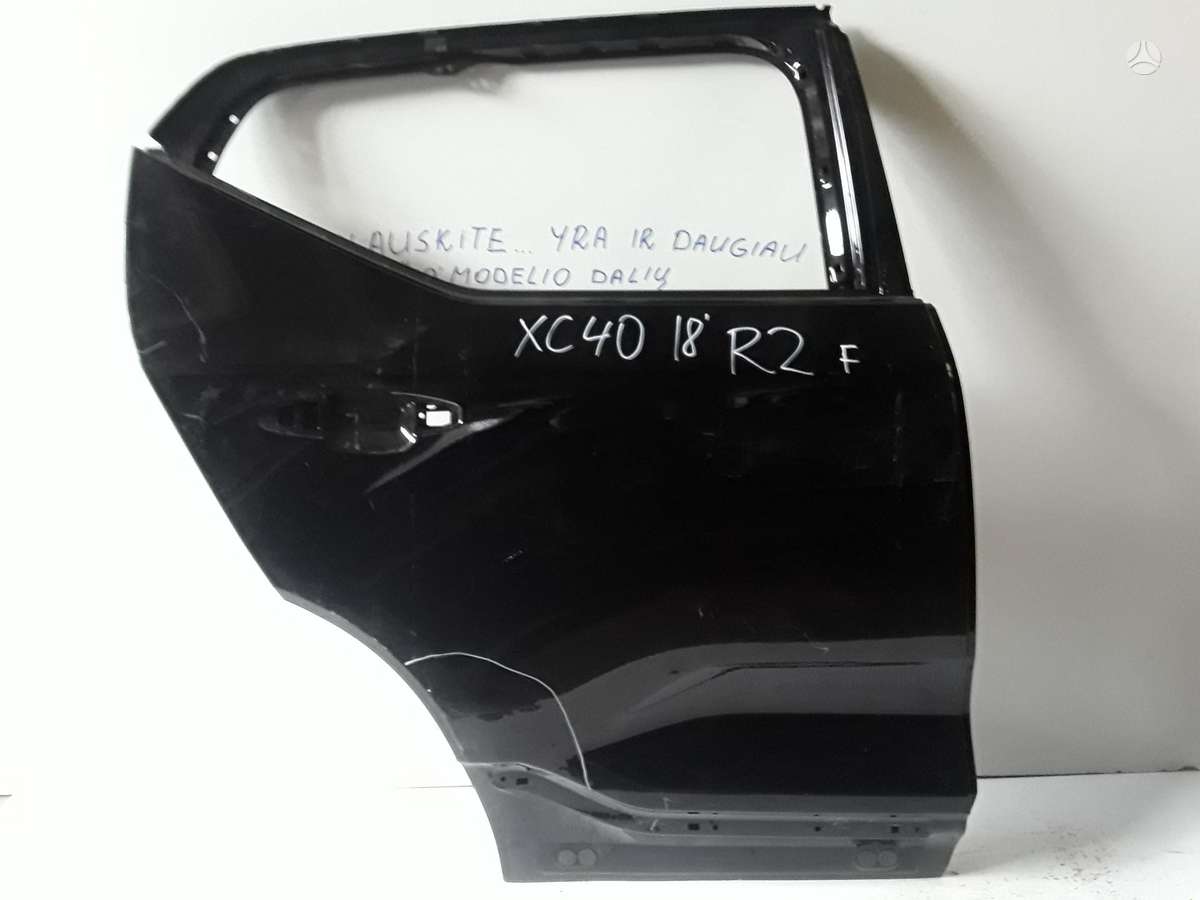 Volvo XC40 по частям