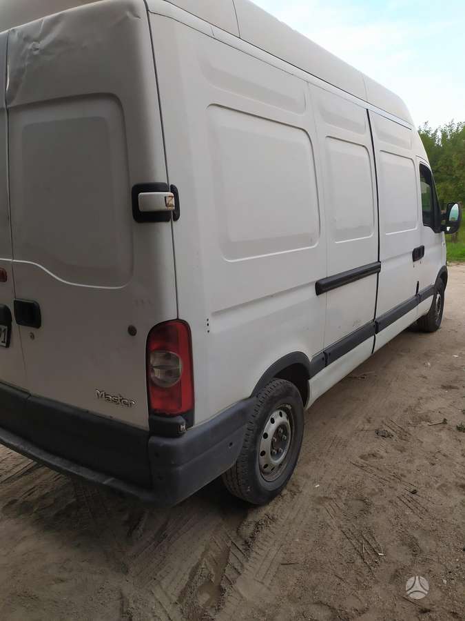Renault Master, preču