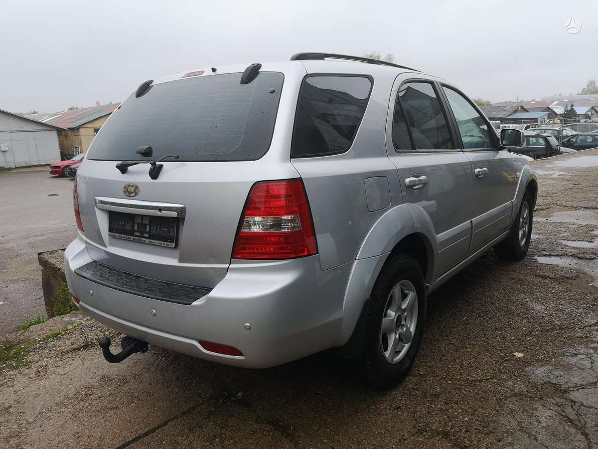 Kia Sorento dalimis