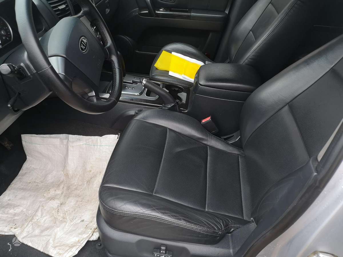 Kia Sorento dalimis