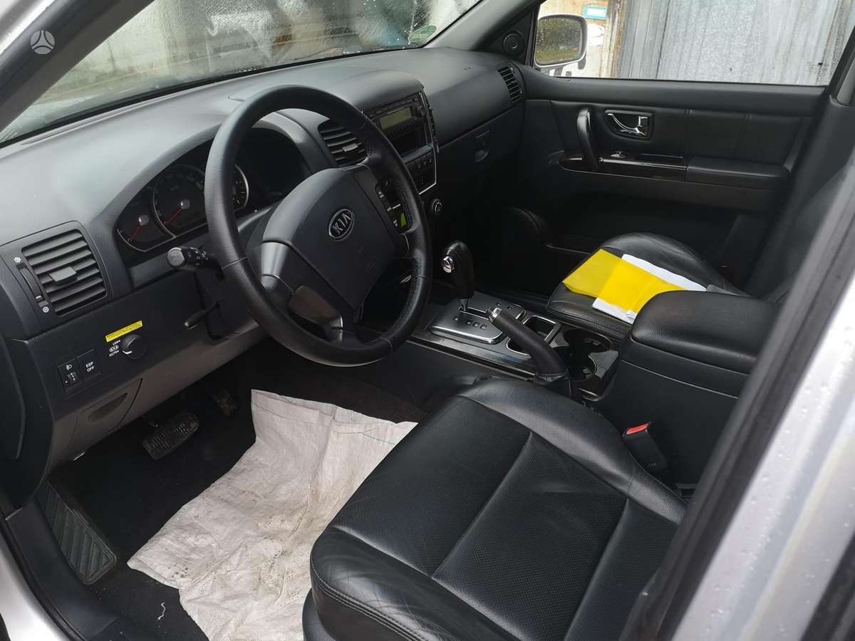 Kia Sorento dalimis