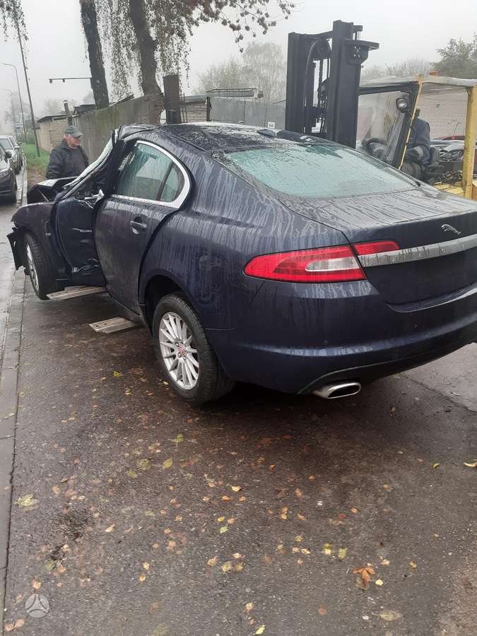 Jaguar XF dalimis