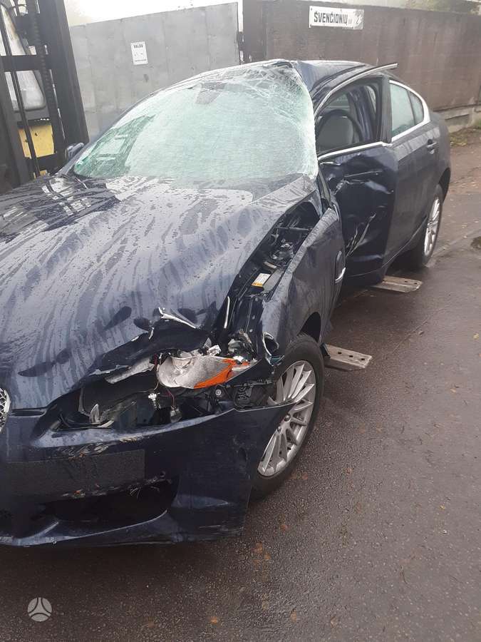 Jaguar XF по частям