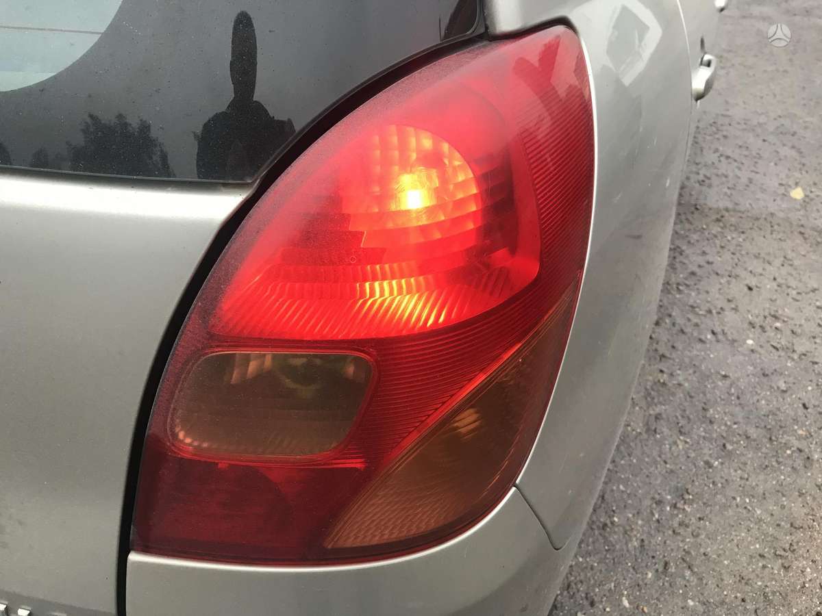 Toyota Corolla Verso dalimis