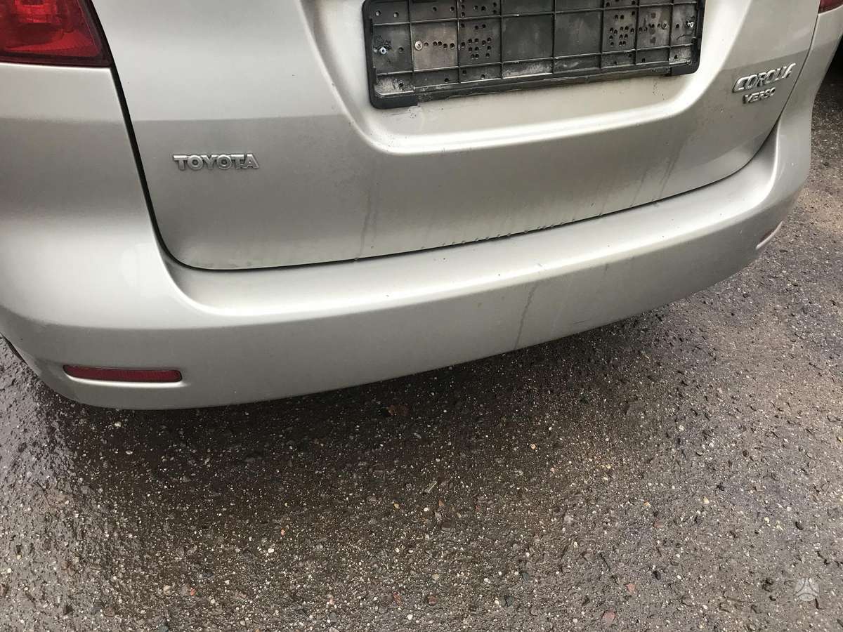 Toyota Corolla Verso по частям