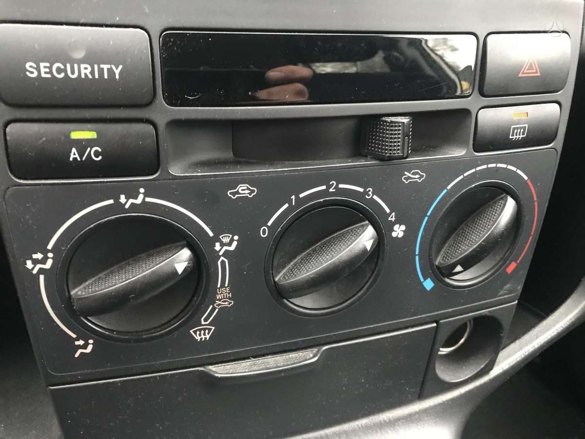 Toyota Corolla Verso по частям