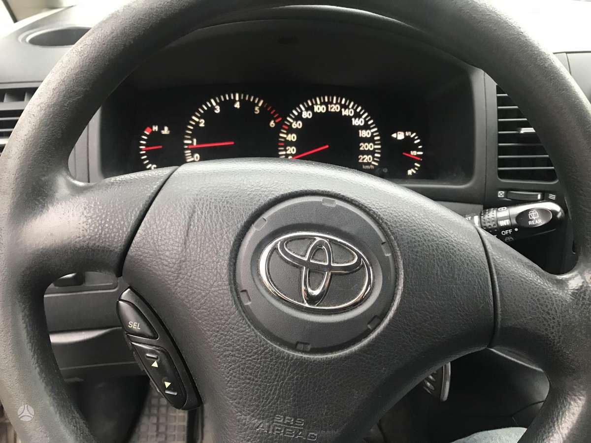 Toyota Corolla Verso dalimis