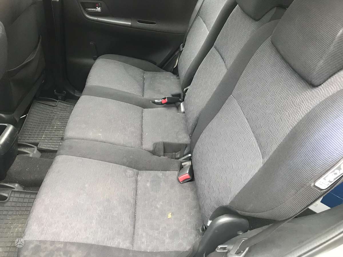 Toyota Corolla Verso dalimis
