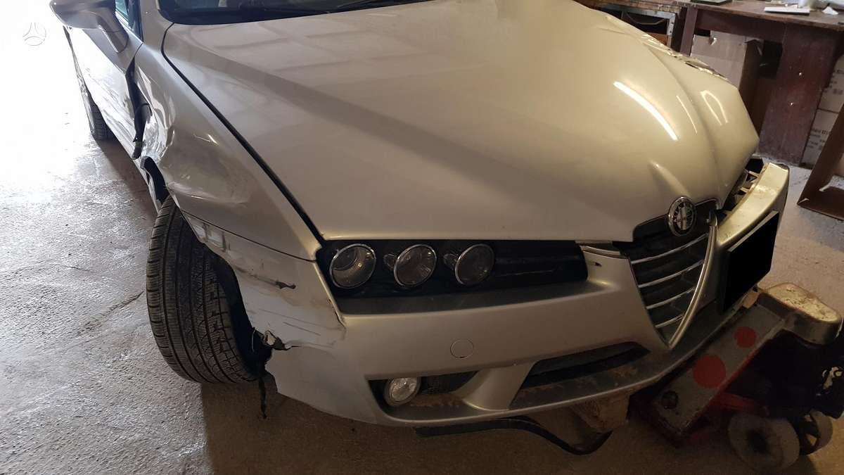 Alfa Romeo Brera dalimis