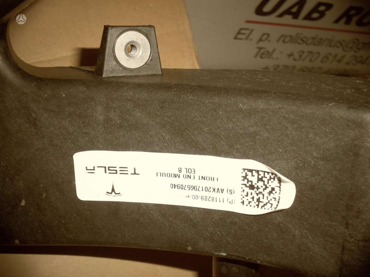 Tesla Model 3 virsbūves detaļas