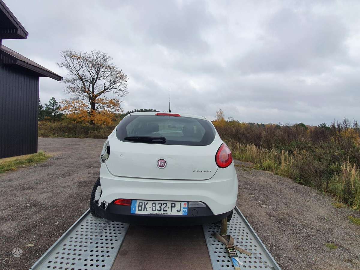 Fiat Bravo dalimis
