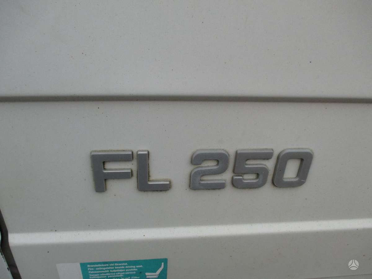 Volvo FL6, bortiniai su tentu