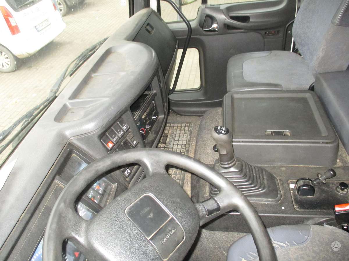 Volvo FL6, bortiniai su tentu