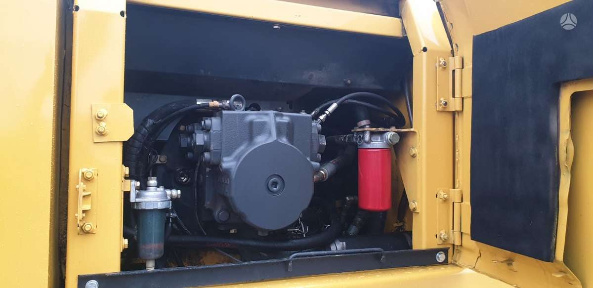 Komatsu PC210LC-7, ekskavatori