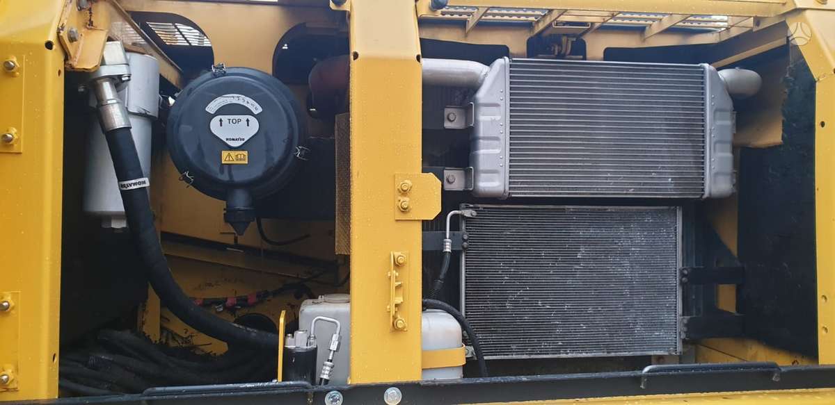 Komatsu PC210LC-7, ekskavatori