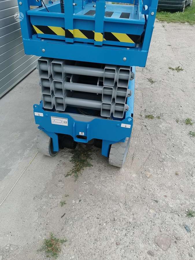 Genie 2632, scissor lift