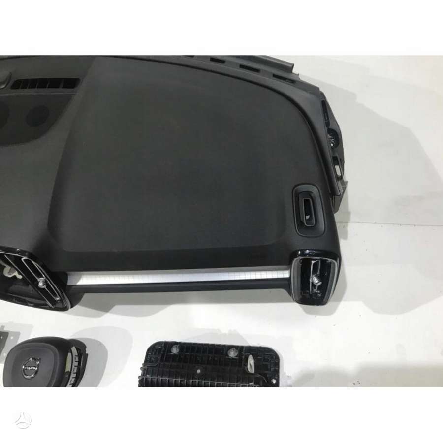 Volvo XC40 детали салона