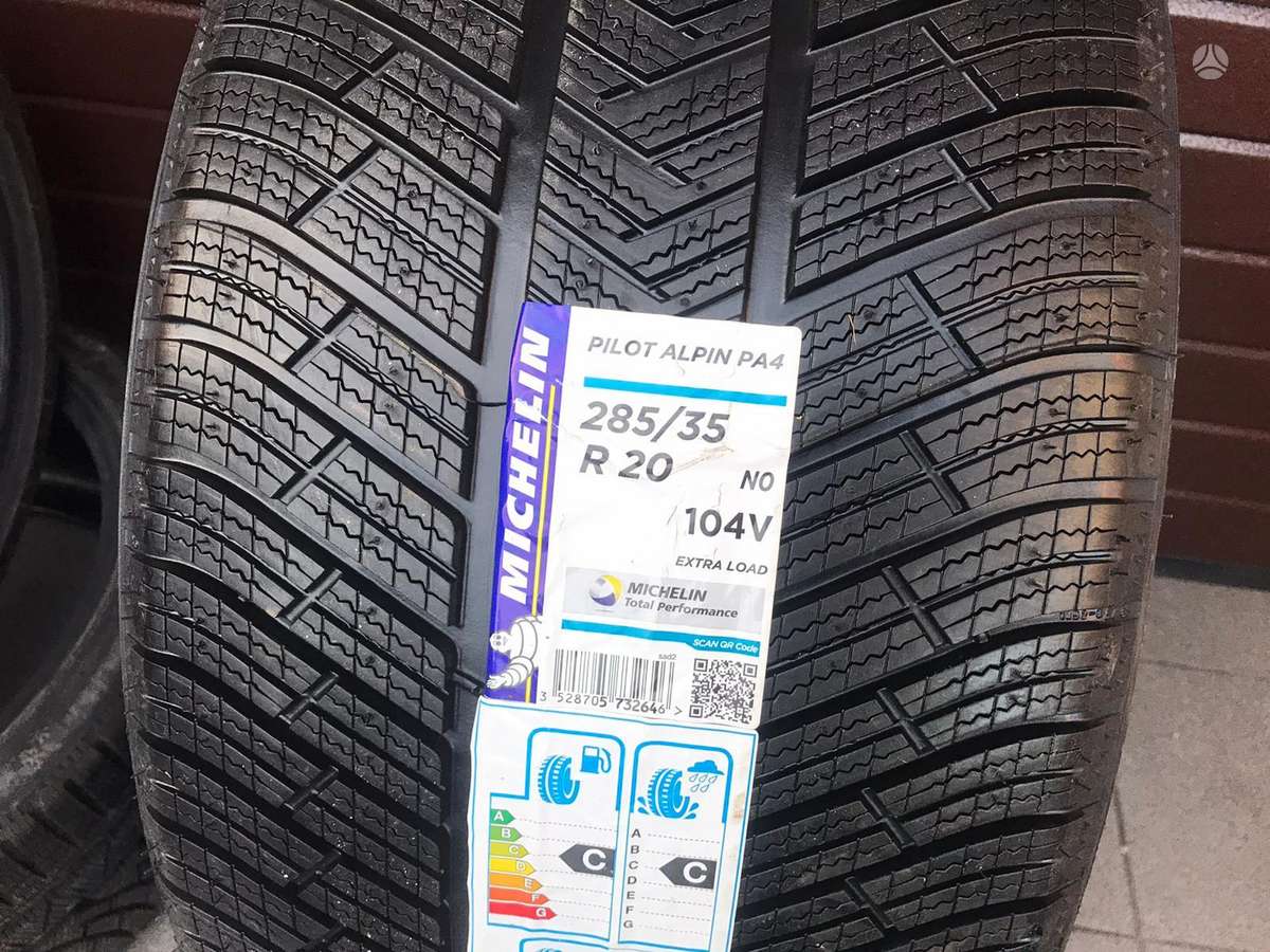Pirelli Sotto Zero, winter 255/35 R20
