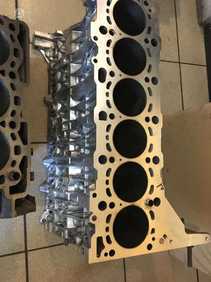 BMW 530, 7792822, engine block