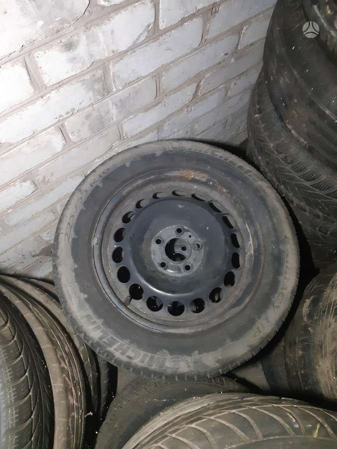 Audi A-4 B8, tērauda apzīmogoti, R16