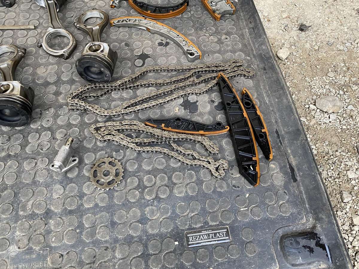 Volkswagen Touareg engine parts