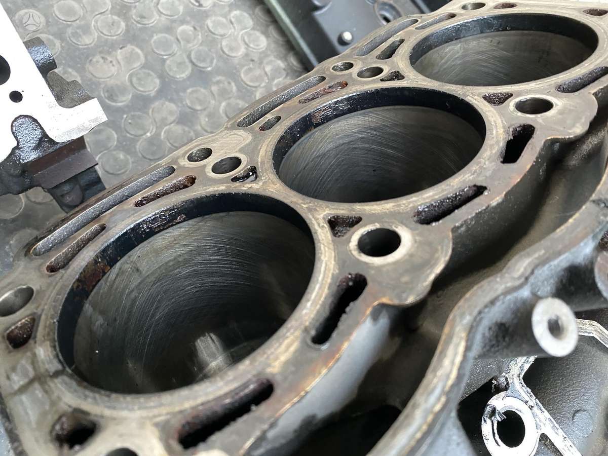 Volkswagen Touareg engine parts