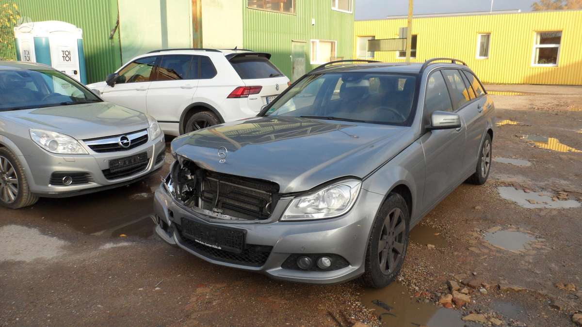 Mercedes-Benz C klasė dalimis