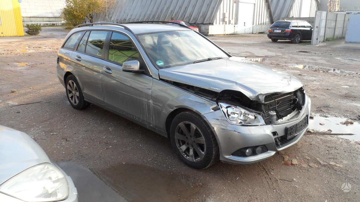 Mercedes-Benz C klasė dalimis
