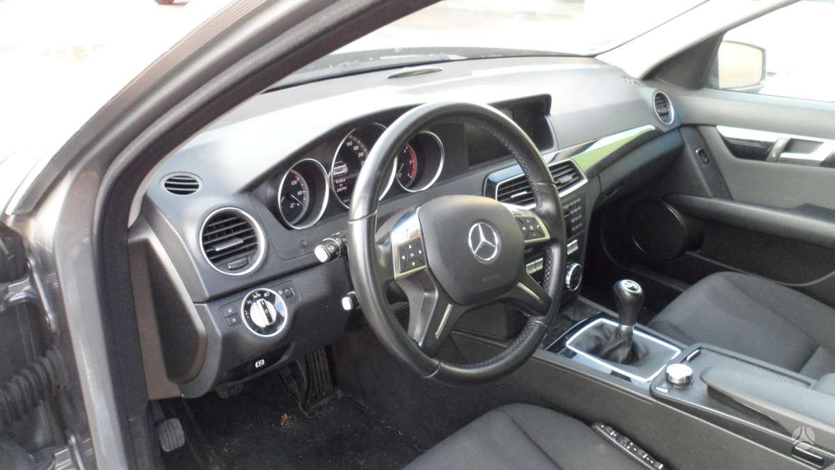 Mercedes-Benz C klasė dalimis